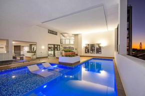 Resort Style 3 Bed 2 Bath, 200m from Beach